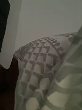 PumaShyXD – webcam model profile photo Image 2