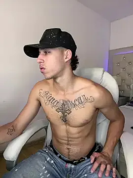 Ray175oo – webcam model profile photo Image 3