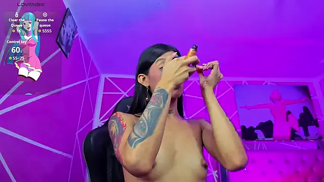 roouse – webcam model profile photo Image 14