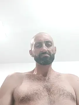 roouse – webcam model profile photo Image 10