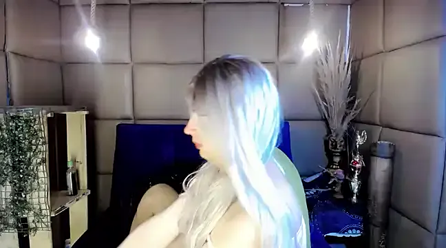 oxo_yuna_oxo – webcam model profile photo Image 3