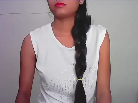 EmiliGarden – webcam model profile photo Image 2