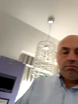 roouse – webcam model profile photo Image 9