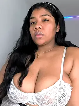 xxYuIxx – webcam model profile photo Image 12