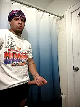 roouse – webcam model profile photo Image 8