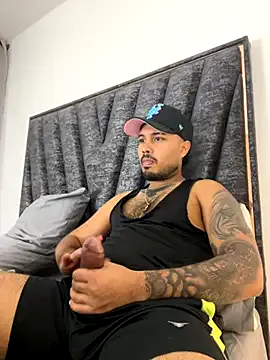 roouse – webcam model profile photo Image 17