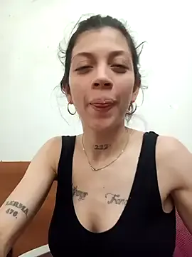 roouse – webcam model profile photo Image 10