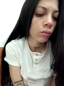 roouse – webcam model profile photo Image 7