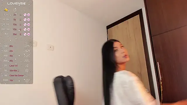 roouse – webcam model profile photo Image 16