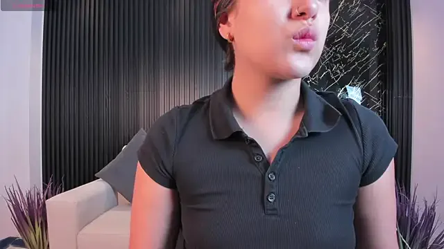 Awesomelusty – webcam model profile photo Image 11