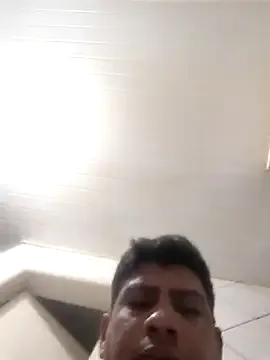 zui_lu – webcam model profile photo Image 11