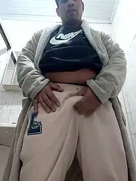 zui_lu – webcam model profile photo Image 12