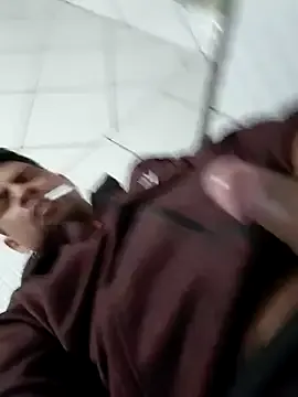 zui_lu – webcam model profile photo Image 17