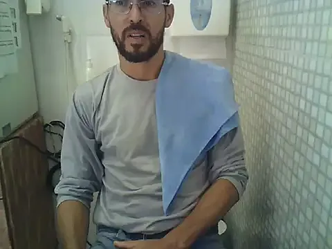 roouse – webcam model profile photo Image 2