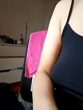 roouse – webcam model profile photo Image 14