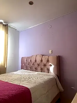 BrianaKaine – webcam model profile photo Image 9