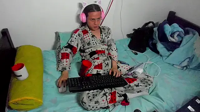 Playful_Adriana – webcam model profile photo Image 10