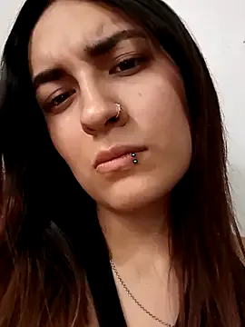 petitejulis – webcam model profile photo