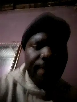 roouse – webcam model profile photo Image 3