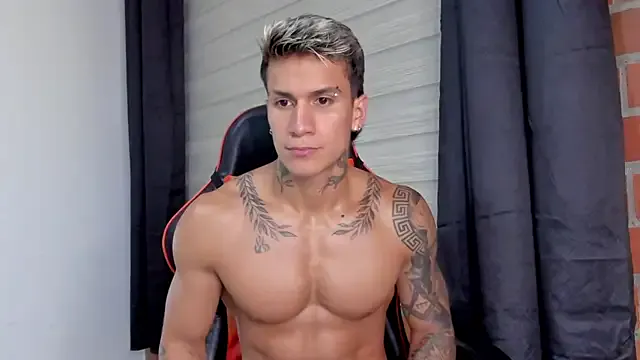 roouse – webcam model profile photo Image 10