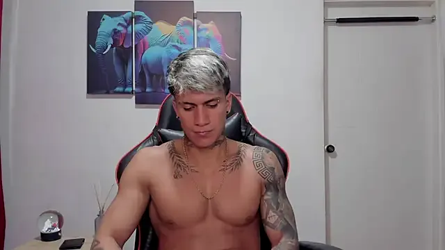 roouse – webcam model profile photo Image 4