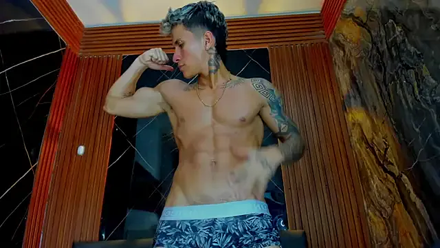 roouse – webcam model profile photo Image 8