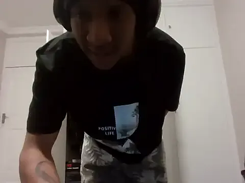 roouse – webcam model profile photo Image 6