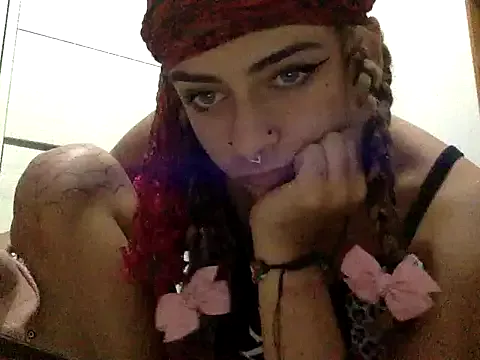 GouGou-111 – webcam model profile photo Image 14