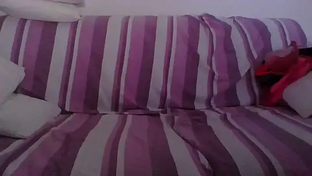 roouse – webcam model profile photo Image 12