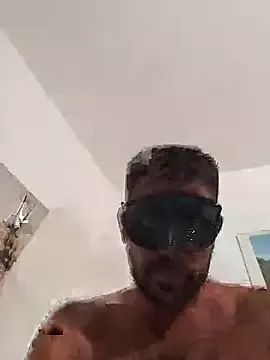 roouse – webcam model profile photo Image 17