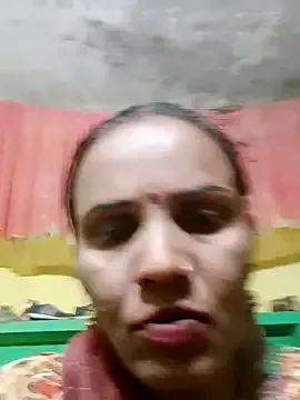 EsmeBrowm – webcam model profile photo Image 3