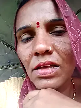 EsmeBrowm – webcam model profile photo Image 6