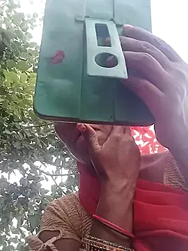 EsmeBrowm – webcam model profile photo Image 7