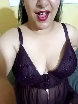 _Alicee_1 – webcam model profile photo Image 3