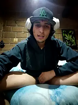 PumaShyXD – webcam model profile photo Image 5