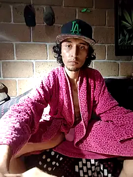 PumaShyXD – webcam model profile photo Image 9