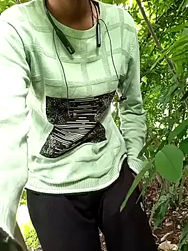 roouse – webcam model profile photo Image 11