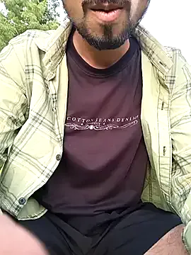 roouse – webcam model profile photo Image 2