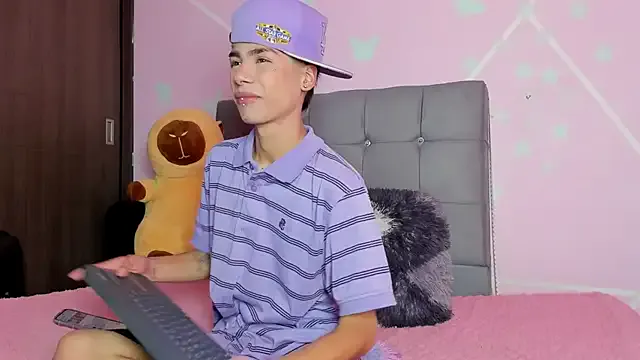 roouse – webcam model profile photo Image 5