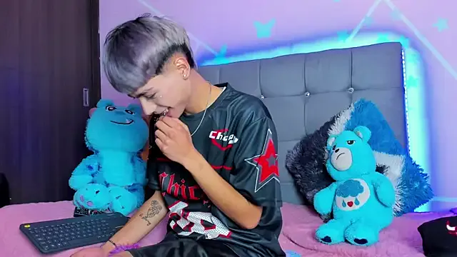 roouse – webcam model profile photo Image 6