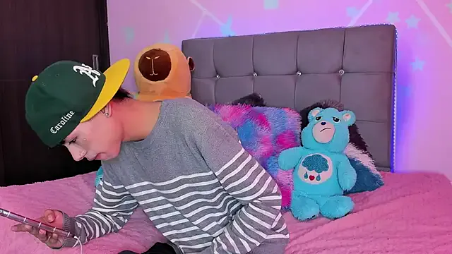 roouse – webcam model profile photo Image 8