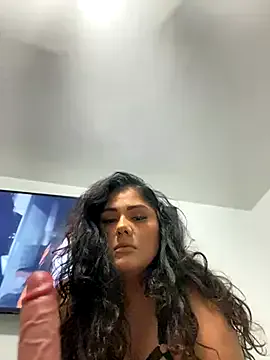 KamillaRey – webcam model profile photo Image 3