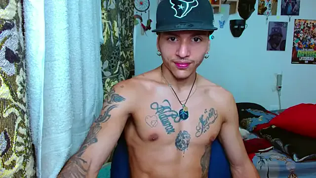 roouse – webcam model profile photo Image 12