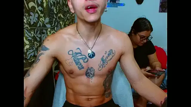 roouse – webcam model profile photo Image 19
