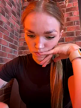 RollingGirls – webcam model profile photo Image 8