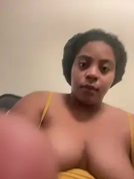 zui_lu – webcam model profile photo Image 8