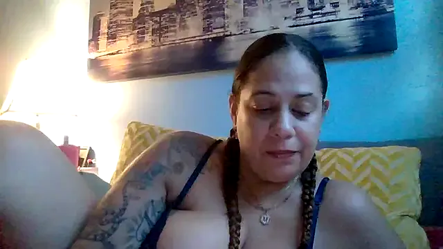 roouse – webcam model profile photo Image 10