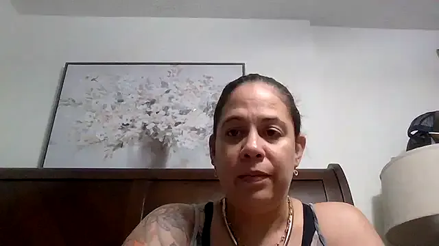 roouse – webcam model profile photo Image 2