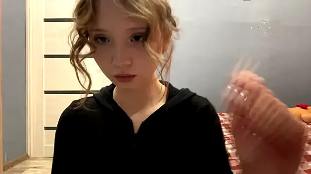 FroggyAnna – webcam model profile photo Image 3