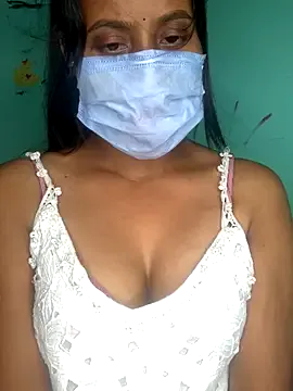 zui_lu – webcam model profile photo Image 12